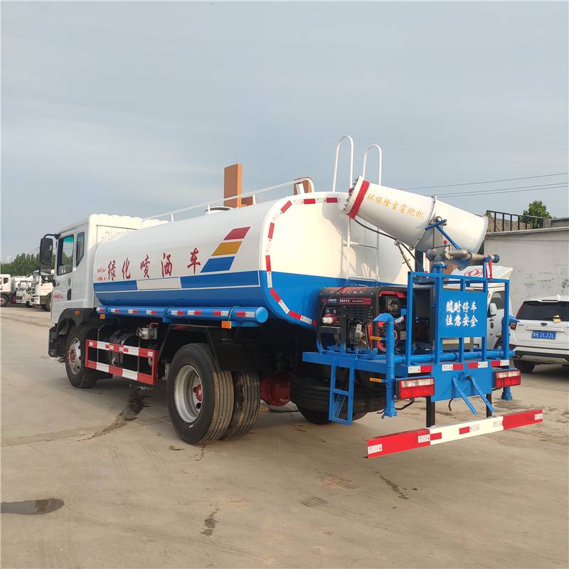 江西国六洒水车价格解析及工地雾炮抑尘车选购指南 以拓宇环卫车为例